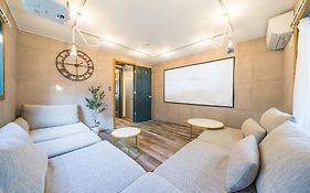 Shinjuku / 5 Min Walk From Station ※ Projector